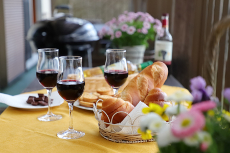 【みはらし台】ベランダで昼るからワイン?