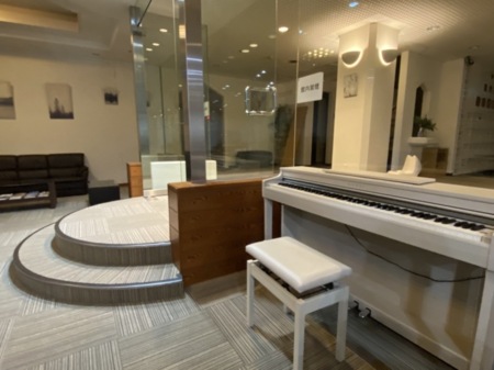 電子ピアノもあります。