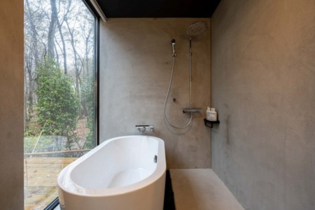 シンプルでお洒落な浴室