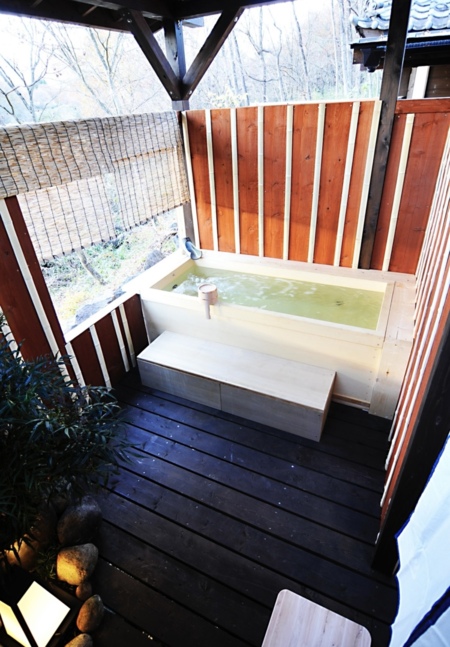 天然温泉ヒノキ露天風呂