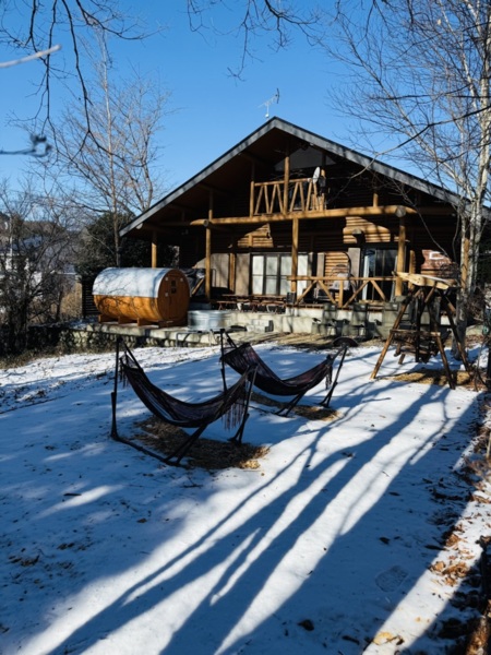 雪化粧がヴィラを彩る